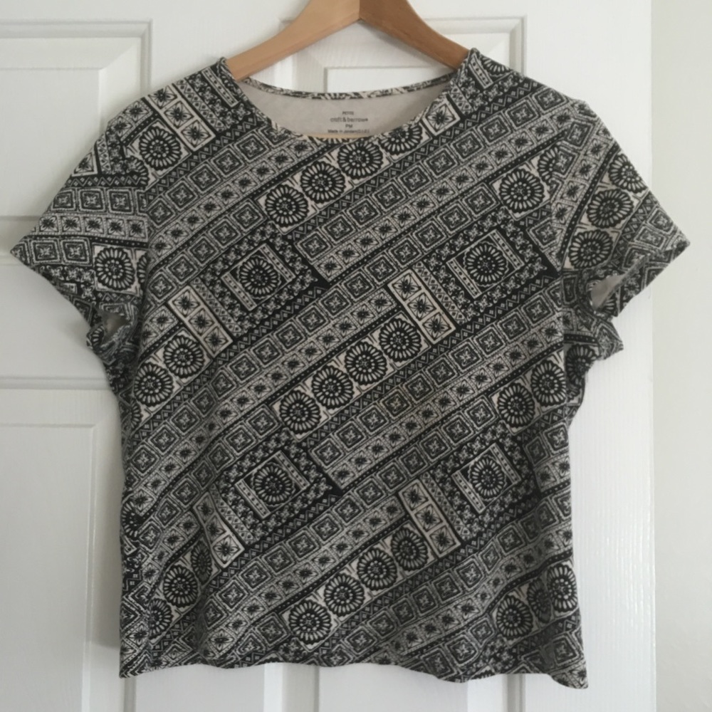 Patterned crew neck cotton t-shirt 💚 3 for $15